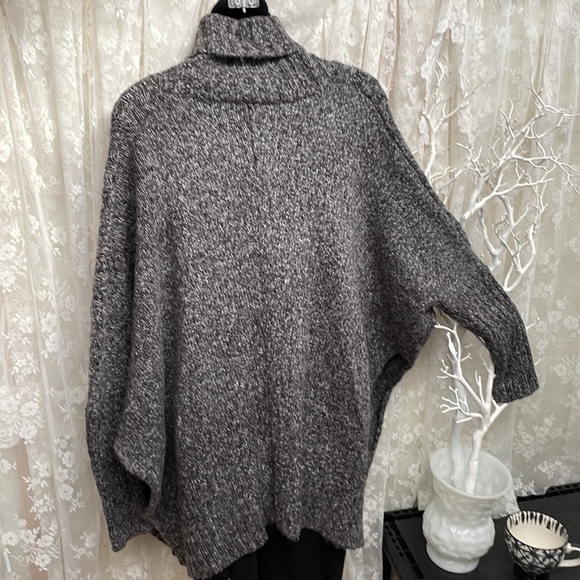 Glorious Cable Knit Sweater Poncho Edit by Jeanne Beker in the Perfect Grey - Picture 8 of 10